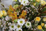 Букет из кустовых жёлтых роз "Лучистая красота" — фото 2