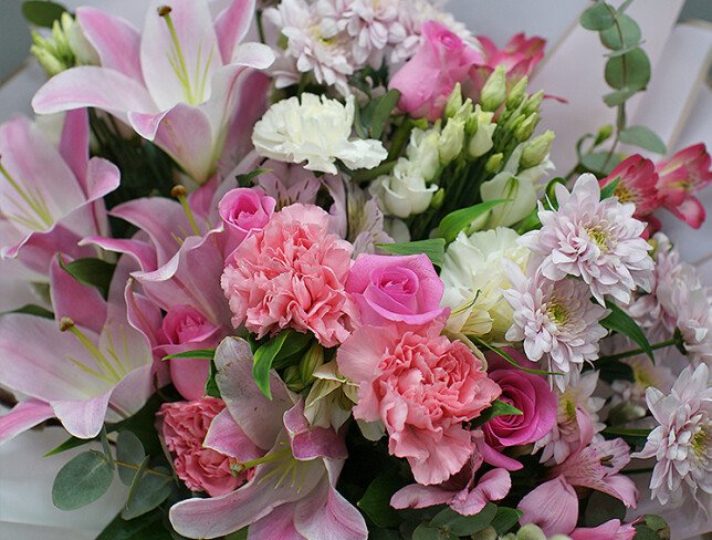 Buchet din trandafiri roz si crini „Aroma de dragoste” foto