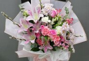Buchet din trandafiri roz si crini „Aroma de dragoste” — foto 1