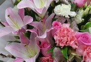 Buchet din trandafiri roz si crini „Aroma de dragoste” — foto 2
