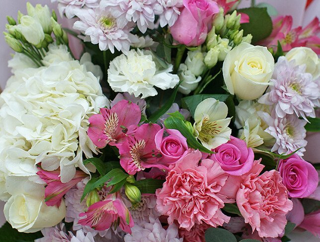 Buchet „Tandrete in nuante de roz” foto