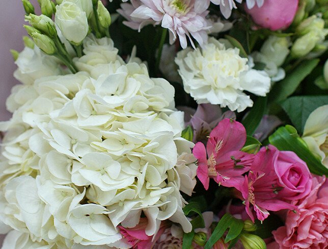 Buchet „Tandrete in nuante de roz” foto