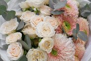 Buchet din trandafiri de tufa si gerbere roz — foto 2