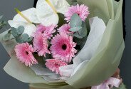 Buchet de gerbere roz si anthurium „Raza de feminitate” — foto 2