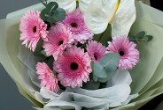 Buchet de gerbere roz si anthurium „Raza de feminitate” — foto 4