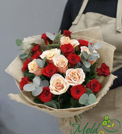 Bouquet of cream and red roses "Heart in Two Tones" photo 394x433