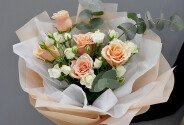 Buchet din trandafiri crem si albi in tufa „Raze de caldura” — foto 5