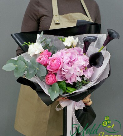 Bouquet of pink hydrangea and black calla lilies photo 394x433
