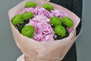 Bouquet of pink hydrangeas and green chrysanthemums — photo 1