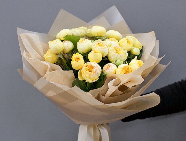 Buchet din trandafiri de tip bujor „Eleganta Solara” foto