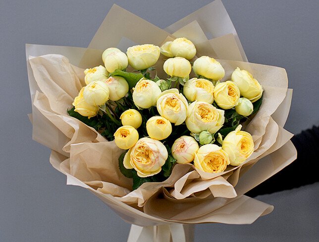 Buchet din trandafiri de tip bujor „Eleganta Solara” foto