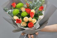 Buchet din trandafiri crem si portocalii — foto 1