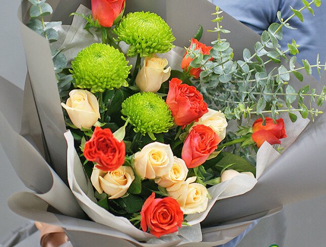 Buchet din trandafiri crem si portocalii — foto 2