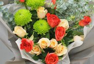Buchet din trandafiri crem si portocalii — foto 3