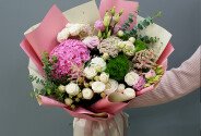 Bouquet with pink hydrangea and bush roses "Whisper of the petals" — photo 1