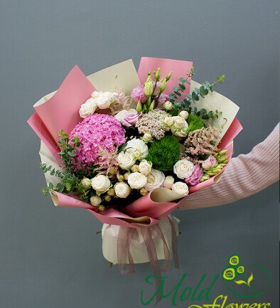 Bouquet with pink hydrangea and bush roses "Whisper of the petals" photo 394x433