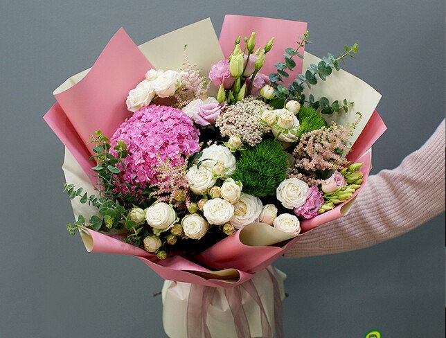 Bouquet with pink hydrangea and bush roses "Whisper of the petals" photo
