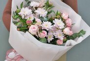 Bouquet of pink chrysanthemums and roses "Lightness of Love" — photo 2