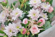 Bouquet of pink chrysanthemums and roses "Lightness of Love" — photo 3
