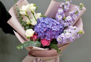 Buchet din hortensie mov si frezii albe „Luna” — foto 1