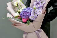 Buchet din hortensie mov si frezii albe „Luna” — foto 5
