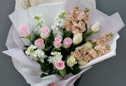 Buchet din matiole si trandafiri — foto 4