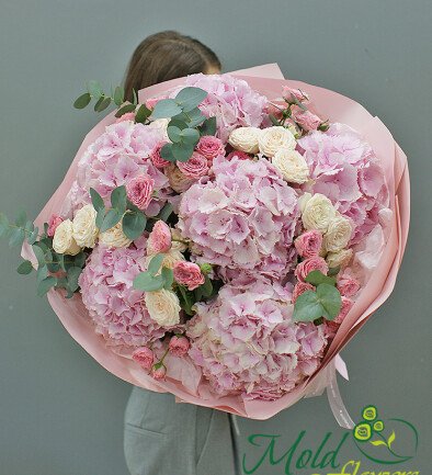 Букет с розовыми гортензиями и кустовыми розами (под заказ, 10 дней) Фото 394x433