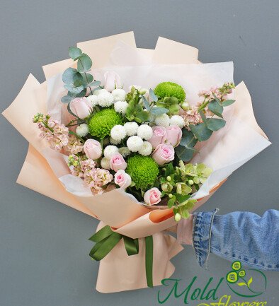 Bouquet of pink roses and chrysanthemums "Morning Tenderness"