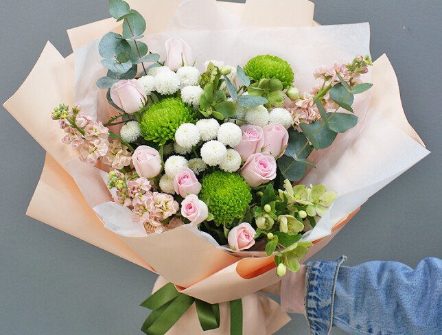 Bouquet of pink roses and chrysanthemums "Morning Tenderness"