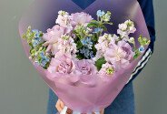 Букет из фиолетовых роз и оксипеталума — фото 3