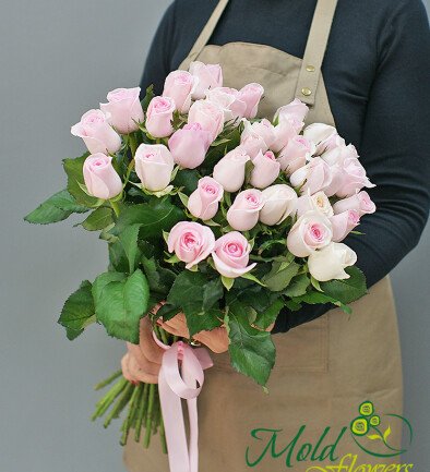 Bouquet of 35 pale pink roses 50 cm photo 394x433