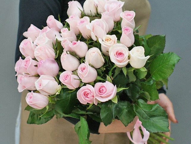 Bouquet of 35 pale pink roses 50 cm photo
