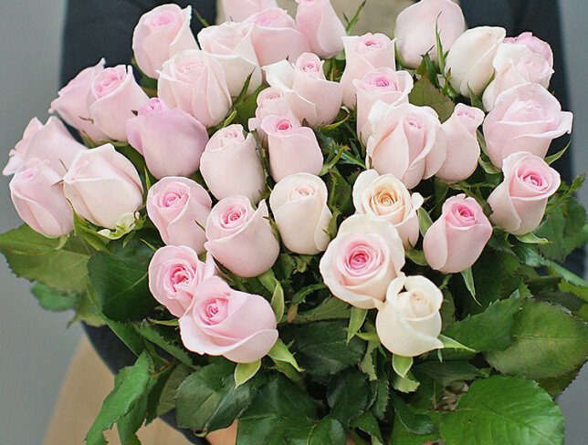 Bouquet of 35 pale pink roses 50 cm photo