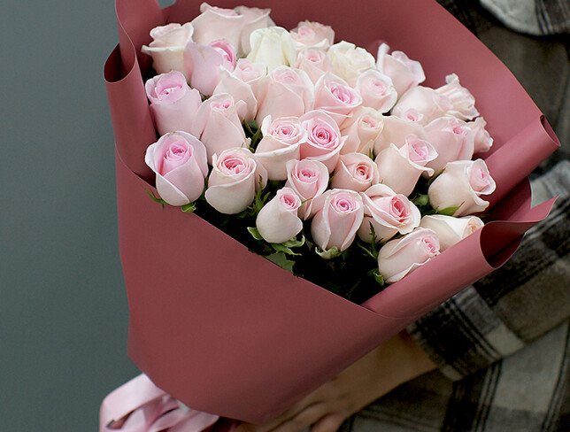 Buchet din 35 trandafiri roz pal 40 cm — foto 4
