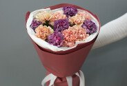 Bouquet of cream and purple dianthus — photo 1