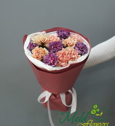 Bouquet of cream and purple dianthus photo 394x433