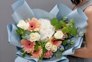 Bouquet of white hydrangea and pale pink gerberas — photo 3