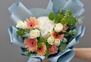 Bouquet of white hydrangea and pale pink gerberas — photo 4