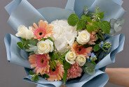 Bouquet of white hydrangea and pale pink gerberas — photo 5