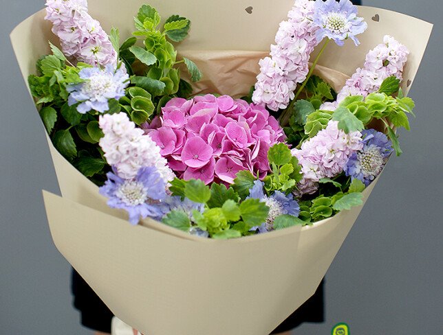 Buchet din hortensie roz si matthiola „Atingere imponderabila” foto