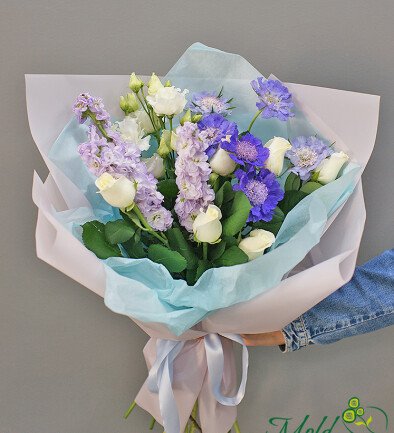 Bouquet of scabiosa, roses, and matthiola “Serene Symphony” photo 394x433