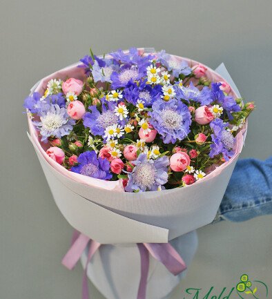 Bouquet of pink spray roses and scabiosa "Little Joys" photo 394x433