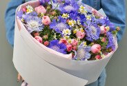 Bouquet of pink spray roses and scabiosa "Little Joys" — photo 2