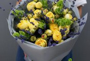 Buchet din trandafiri galbeni de tufa si lavanda „Eclipsa solara” — foto 2