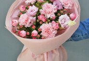 Buchet din diantuse roz, trandafiri de tufa roz si eustoma roz — foto 1