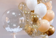 Set of: Clear feather balloon and gold and white balloons — photo 1