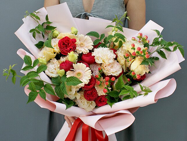 Bouquet of peony-shaped roses, lisianthus, and gerberas "Summer Inspiration" photo