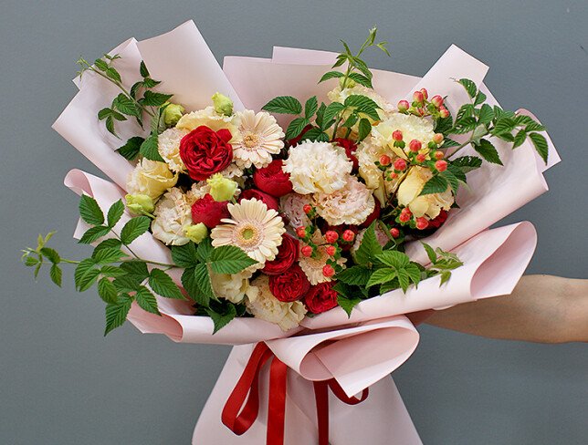 Bouquet of peony-shaped roses, lisianthus, and gerberas "Summer Inspiration" photo