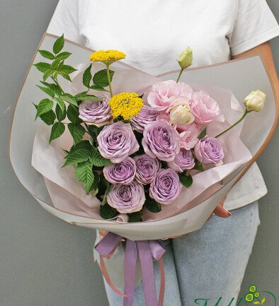 Bouquet of purple roses and pink lisianthus “Tenderness of the Moment” photo 394x433
