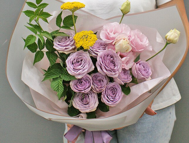 Bouquet of purple roses and pink lisianthus “Tenderness of the Moment” photo